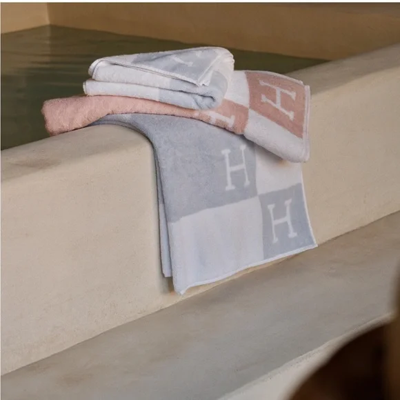 Hermes Avalon Hand towel 100% Authentic - Picture 3 of 7